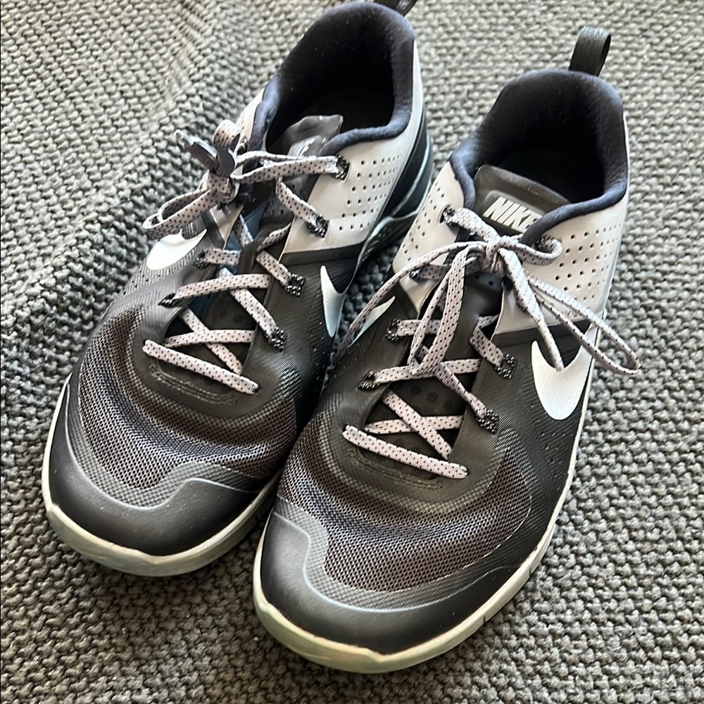 Nike Metcon 2 Flywire Black and White Athletic Shoes